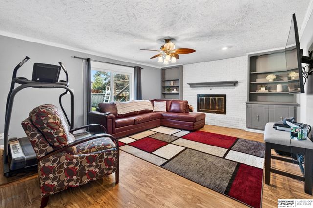 213 Barrington Drive, Gretna, NE 68028