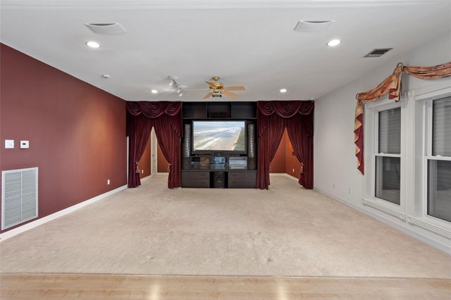 7123 Broadway Street, Galveston, TX 77554