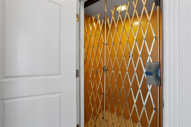 7123 Broadway Street, Galveston, TX 77554