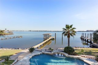 7123 Broadway Street, Galveston, TX 77554