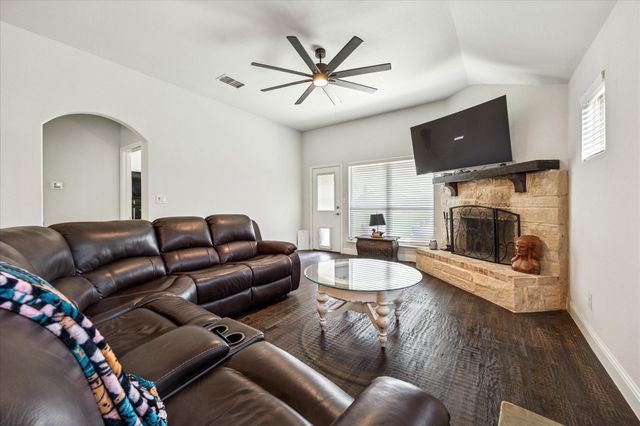 108 Dorothy Court, Pilot Point, TX 76258