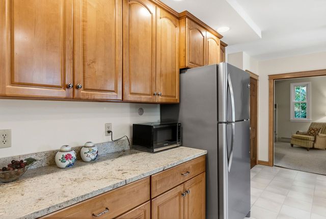 16 Williamsburg Drive, Amherst, NH 03031