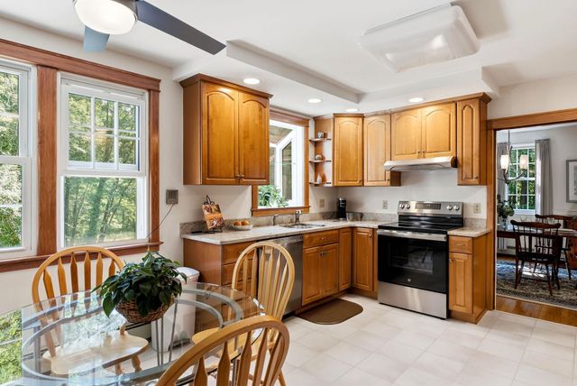 16 Williamsburg Drive, Amherst, NH 03031