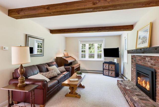 16 Williamsburg Drive, Amherst, NH 03031