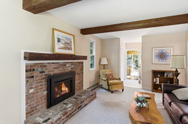 16 Williamsburg Drive, Amherst, NH 03031