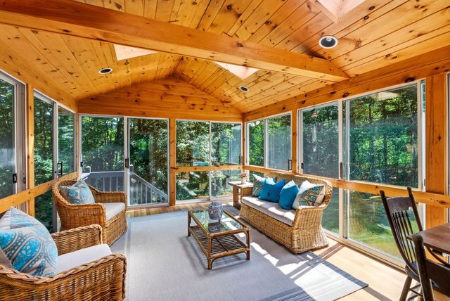 16 Williamsburg Drive, Amherst, NH 03031