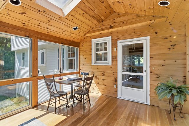 16 Williamsburg Drive, Amherst, NH 03031
