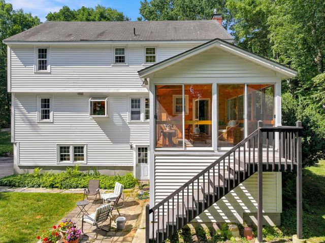 16 Williamsburg Drive, Amherst, NH 03031