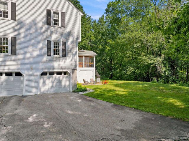 16 Williamsburg Drive, Amherst, NH 03031