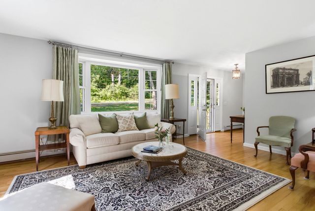 16 Williamsburg Drive, Amherst, NH 03031