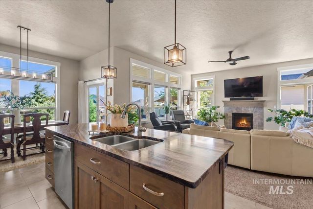 1058 E Radiant Ridge Dr., Meridian, ID 83642