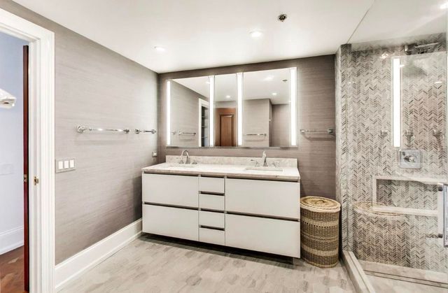 100 E HURON Street 3505, Chicago, IL 60611