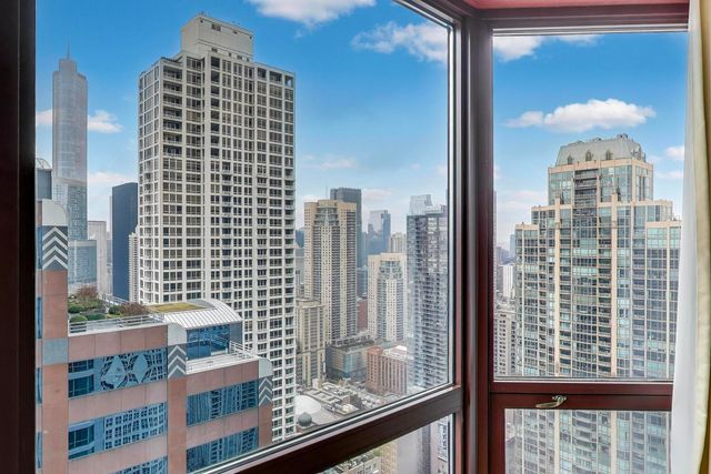 100 E HURON Street 3505, Chicago, IL 60611