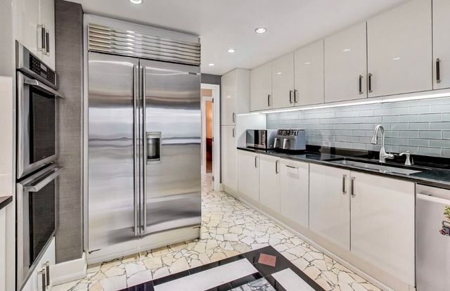 100 E HURON Street 3505, Chicago, IL 60611
