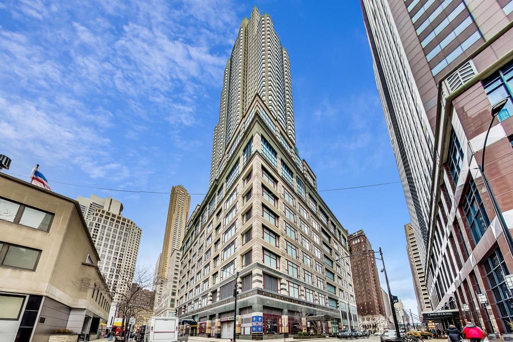 100 E HURON Street 3505, Chicago, IL 60611