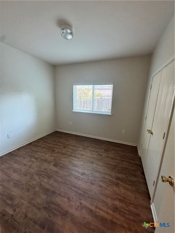 106 Pin Oak Court, Victoria, TX 77901