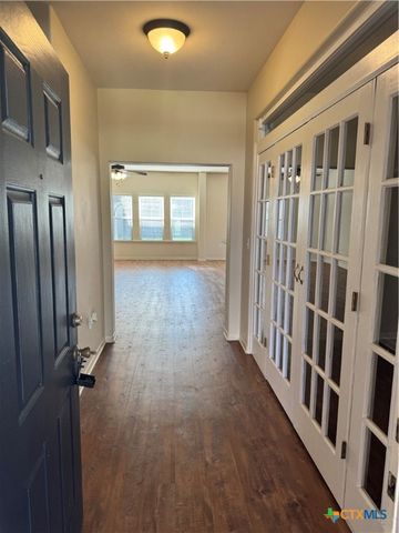 106 Pin Oak Court, Victoria, TX 77901