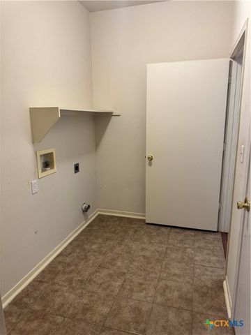 106 Pin Oak Court, Victoria, TX 77901