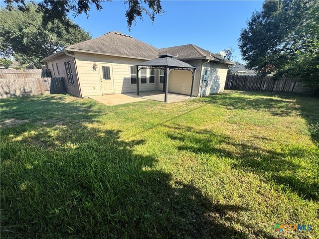 106 Pin Oak Court, Victoria, TX 77901