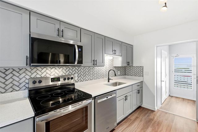 5155 9TH AVENUE N 104, St Petersburg, FL 33710