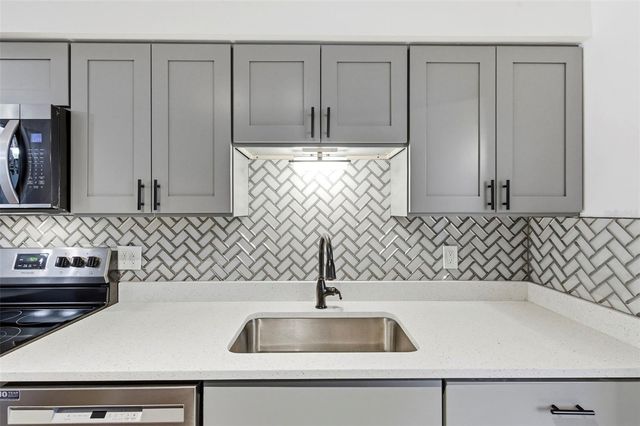 5155 9TH AVENUE N 104, St Petersburg, FL 33710