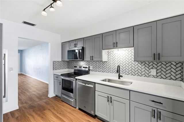 5155 9TH AVENUE N 104, St Petersburg, FL 33710