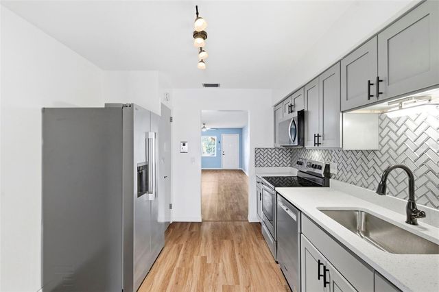 5155 9TH AVENUE N 104, St Petersburg, FL 33710