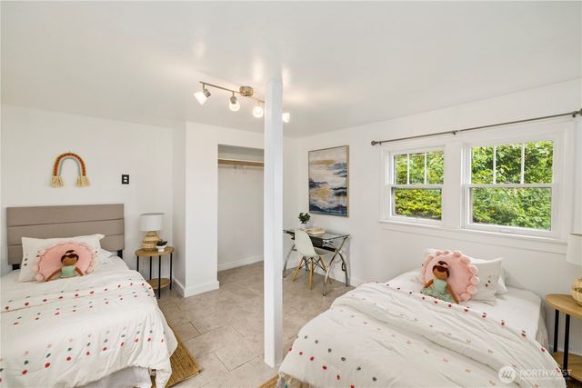 1549 Charleston Beach Road W, Bremerton, WA 98312