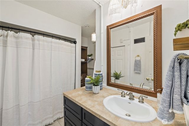 1549 Charleston Beach Road W, Bremerton, WA 98312