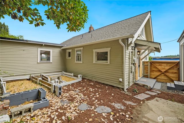 1549 Charleston Beach Road W, Bremerton, WA 98312
