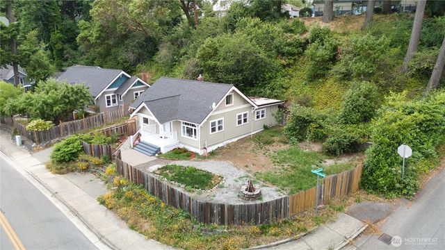 1549 Charleston Beach Road W, Bremerton, WA 98312