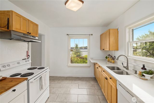 1549 Charleston Beach Road W, Bremerton, WA 98312