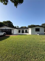 6901 S Miami Lakeway S, Miami Lakes, FL 33014