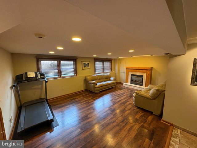 75 WINDING WAY, Hamilton, NJ 08620