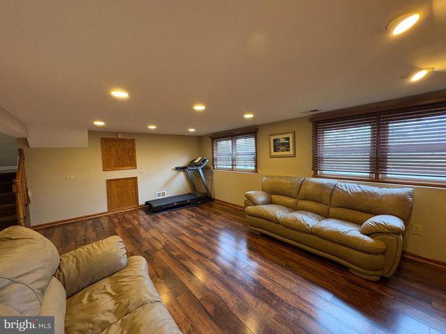 75 WINDING WAY, Hamilton, NJ 08620