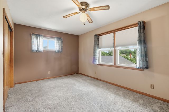 1606 Maplewood Drive NE, Cedar Rapids, IA 52402