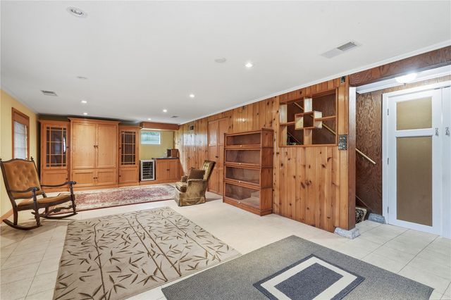 1606 Maplewood Drive NE, Cedar Rapids, IA 52402