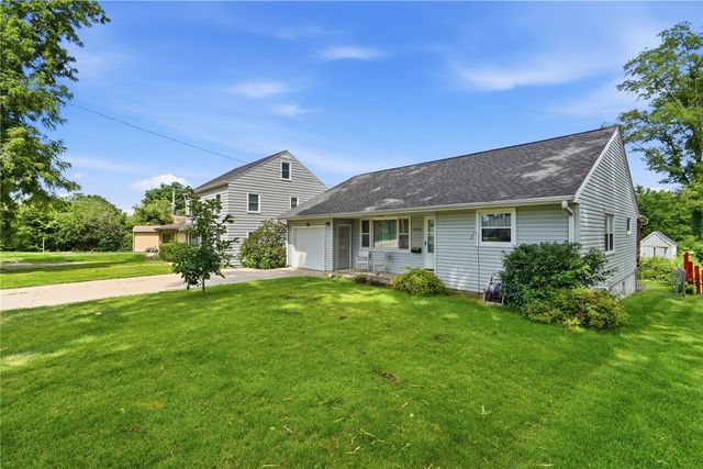 1606 Maplewood Drive NE, Cedar Rapids, IA 52402