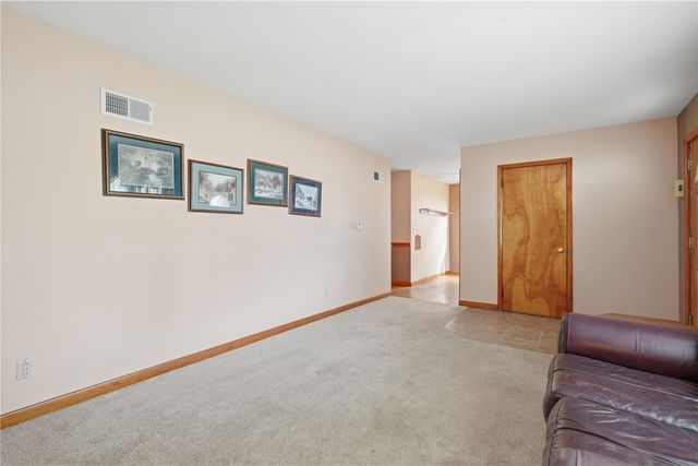 1606 Maplewood Drive NE, Cedar Rapids, IA 52402
