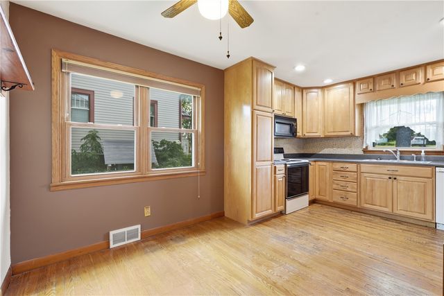 1606 Maplewood Drive NE, Cedar Rapids, IA 52402