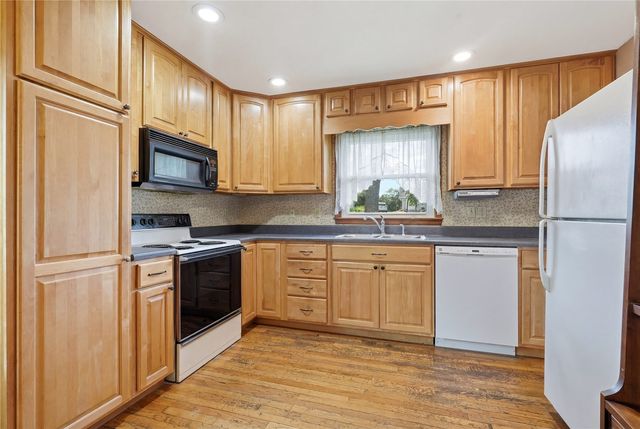 1606 Maplewood Drive NE, Cedar Rapids, IA 52402