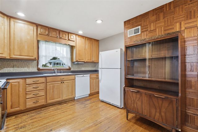 1606 Maplewood Drive NE, Cedar Rapids, IA 52402