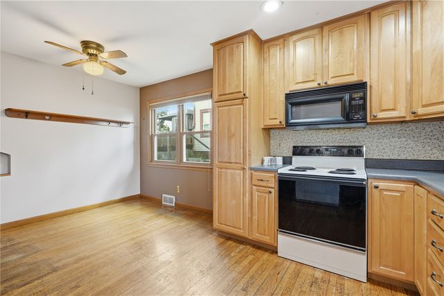 1606 Maplewood Drive NE, Cedar Rapids, IA 52402
