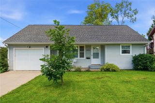 1606 Maplewood Drive NE, Cedar Rapids, IA 52402