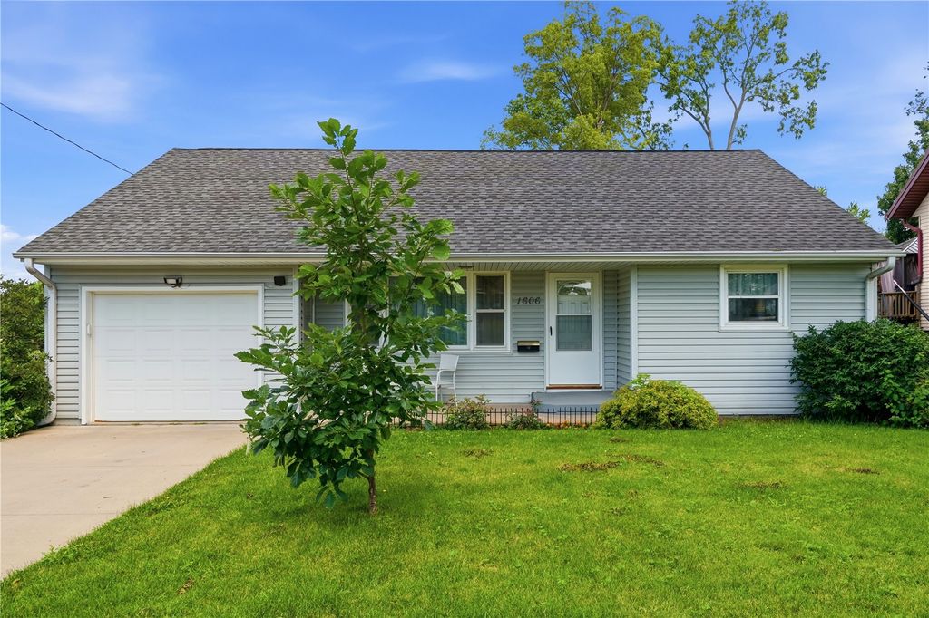 1606 Maplewood Drive NE, Cedar Rapids, IA 52402