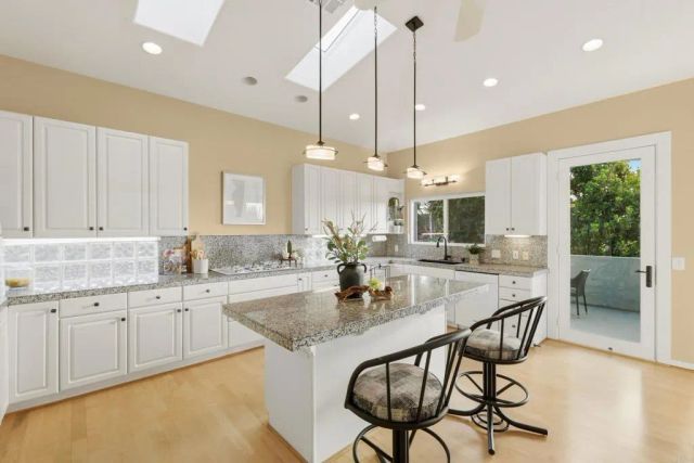 398 Andrew Avenue, Encinitas, CA 92024