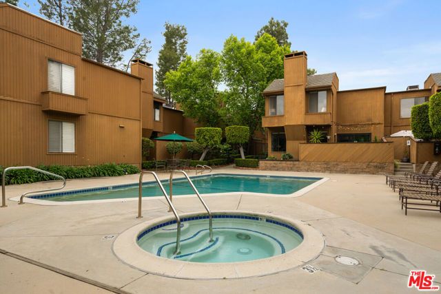 100 Hurlbut Street 12, Pasadena, CA 91105