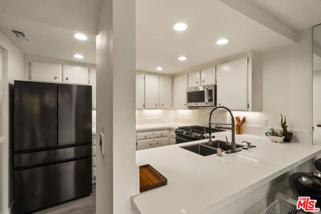 100 Hurlbut Street 12, Pasadena, CA 91105