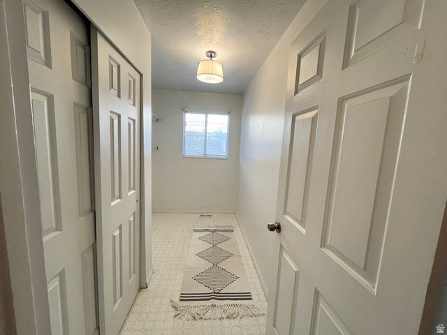 1317 E KNOLLWOOD DR, Sandy, UT 84092