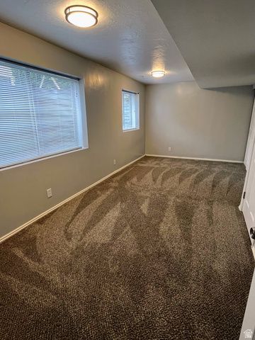1317 E KNOLLWOOD DR, Sandy, UT 84092